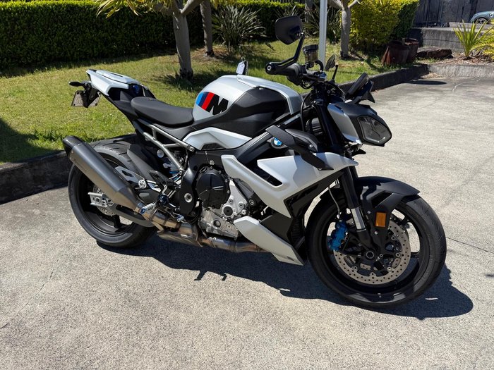 2025 BMW M 1000 R