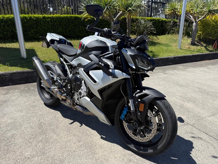 2025 BMW M 1000 R