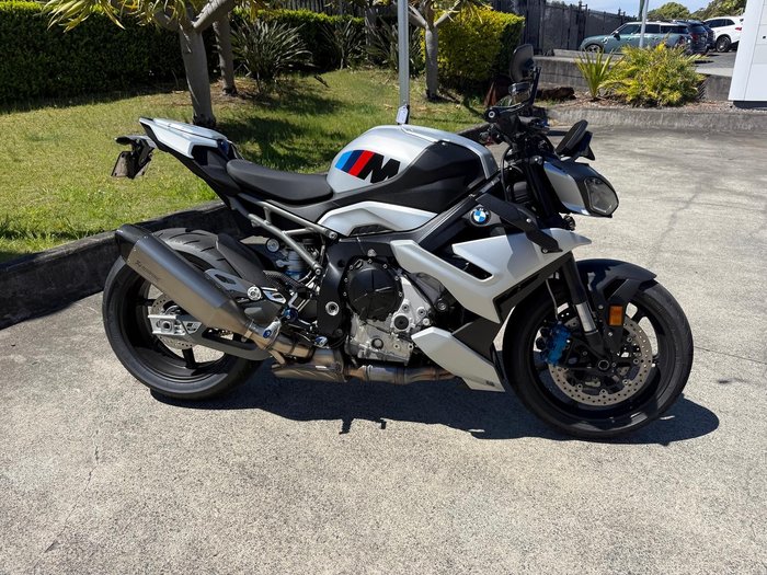 2025 BMW M 1000 R