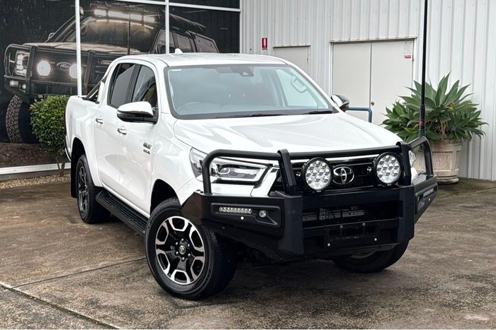 2023 Toyota Hilux SR5