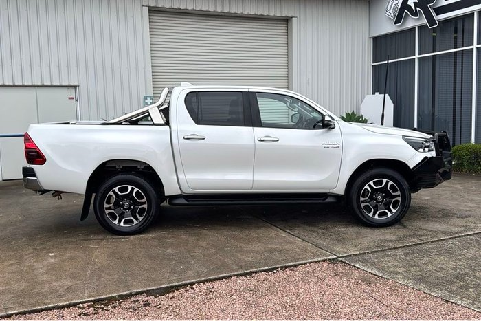 2023 Toyota Hilux SR5