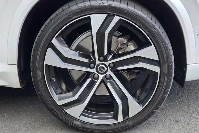 2021 Volvo XC90 B6 R-Design