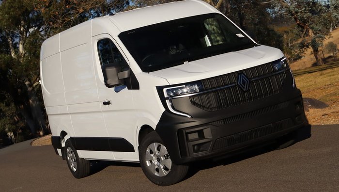 2026 Renault Master Mid Roof MWB
