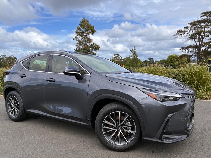 2026 Lexus NX 450h+ Luxury