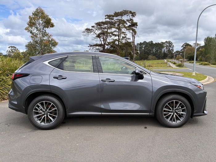 2026 Lexus NX 450h+ Luxury