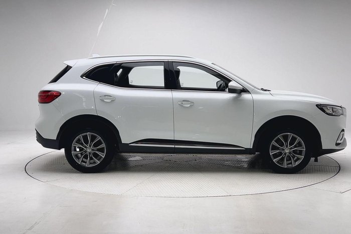 2022 MG HS