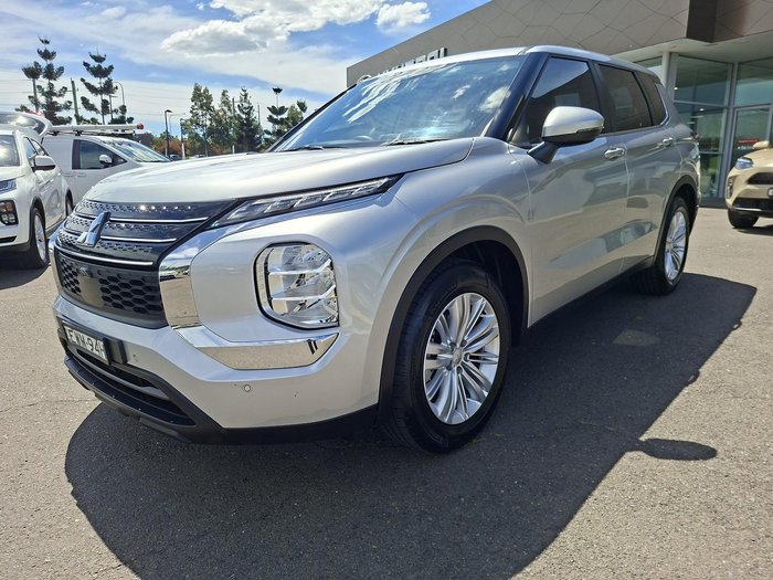 2022 Mitsubishi Outlander ES