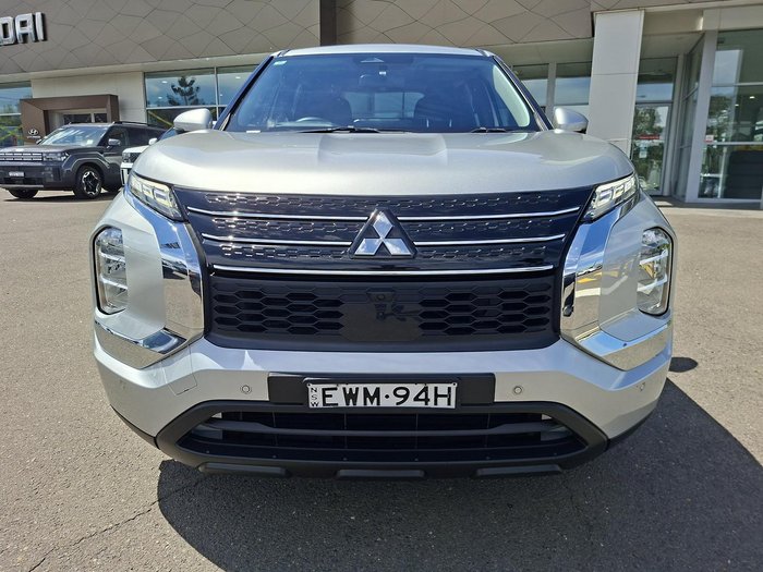 2022 Mitsubishi Outlander ES