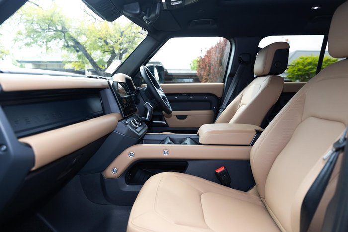 2026 Land Rover Defender 110 P425 X-Dynamic HSE