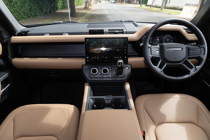 2026 Land Rover Defender 110 P425 X-Dynamic HSE