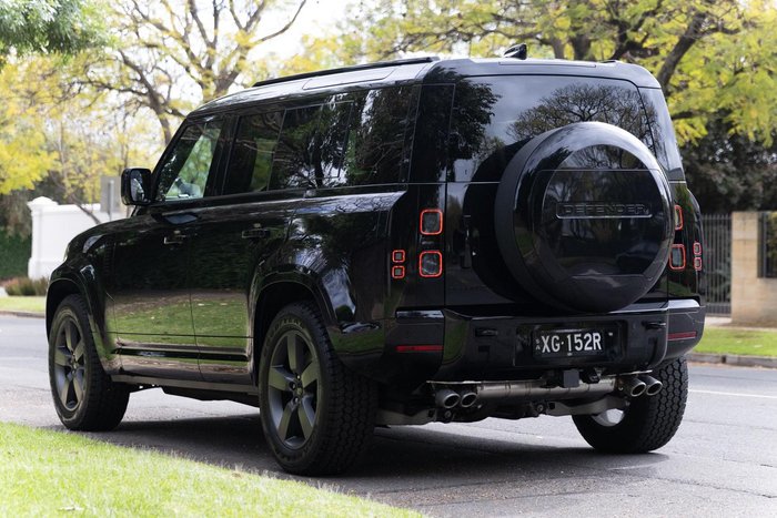 2026 Land Rover Defender 110 P425 X-Dynamic HSE