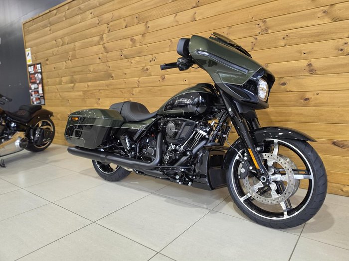 2026 Harley-Davidson Street Glide 117 (FLHX)