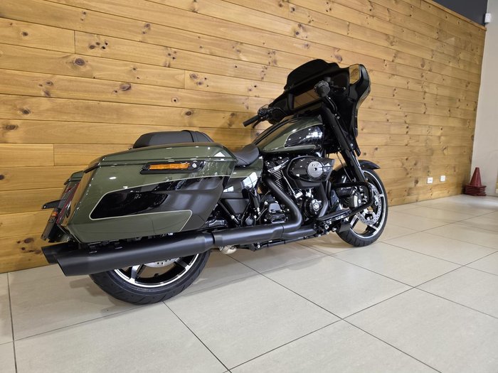 2026 Harley-Davidson Street Glide 117 (FLHX)
