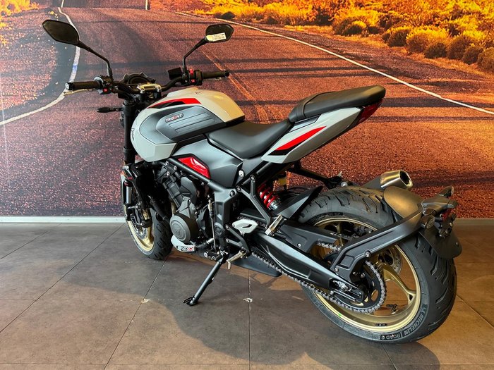 2026 Triumph Trident 800 Trident Grey