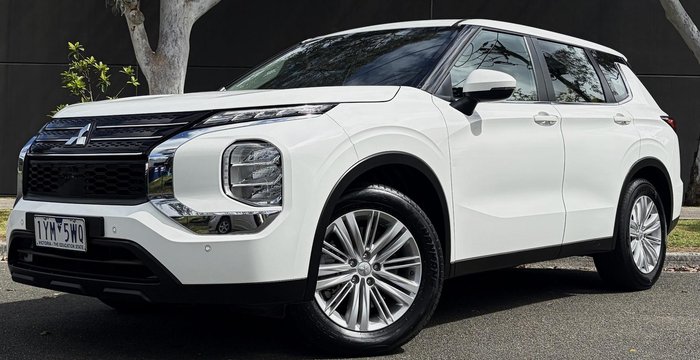 2023 Mitsubishi Outlander ES