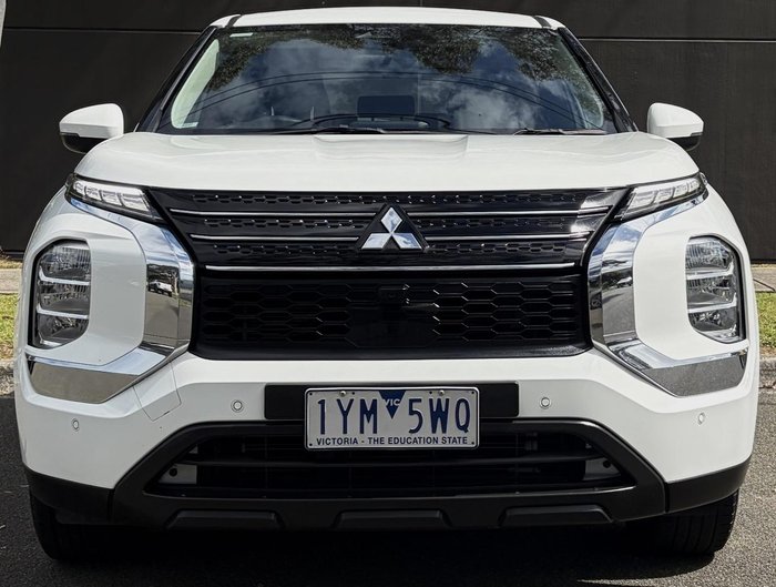 2023 Mitsubishi Outlander ES