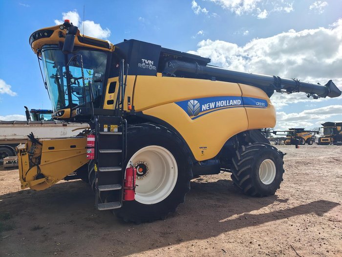 2017 New Holland CR9.90