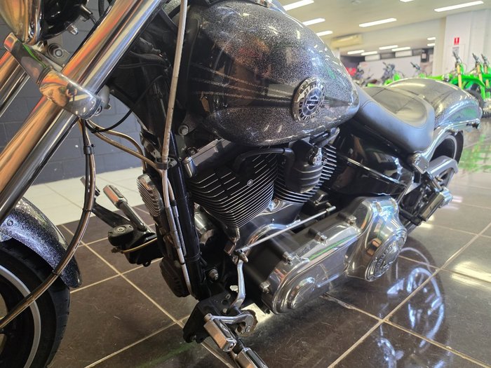 2014 HARLEY-DAVIDSON FXSB SOFTAIL BREAKOUT BLACK