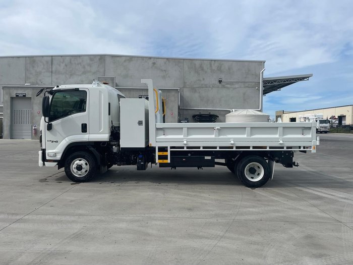 2025 Isuzu F Series FRR 110-240 AM R44