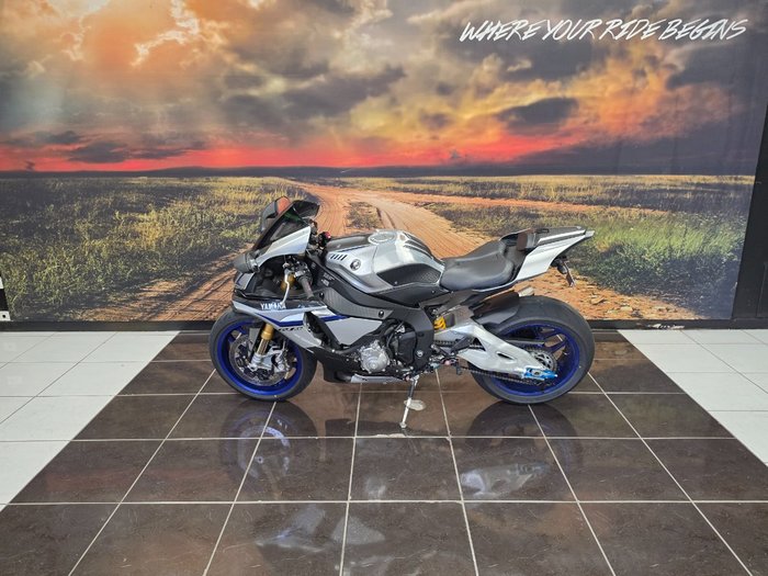 2015 Yamaha YZF-R1 M BLUE