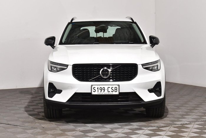 2022 Volvo XC40 Ultimate B5 Dark