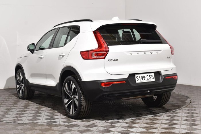2022 Volvo XC40 Ultimate B5 Dark