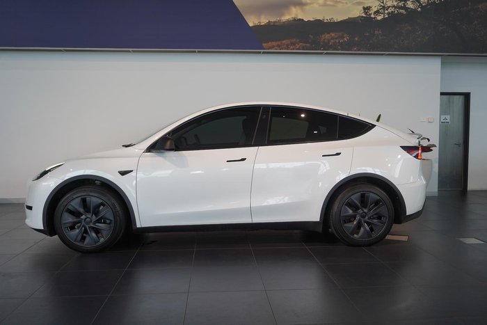 2024 Tesla Model Y Rear-Wheel Drive