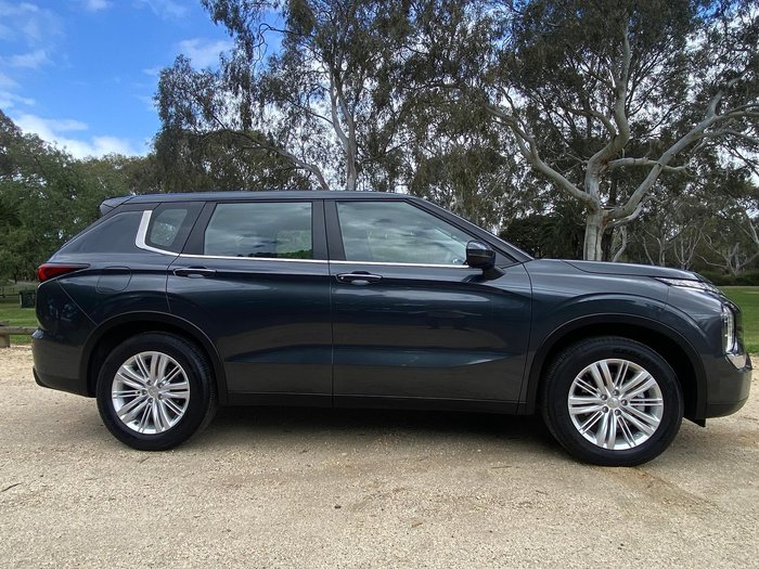 2025 Mitsubishi Outlander ES