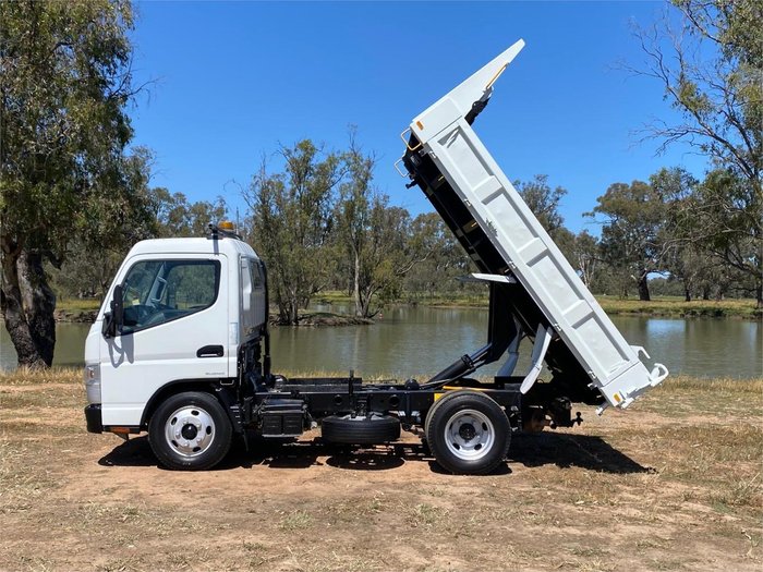 2017 Mitsubishi CANTER