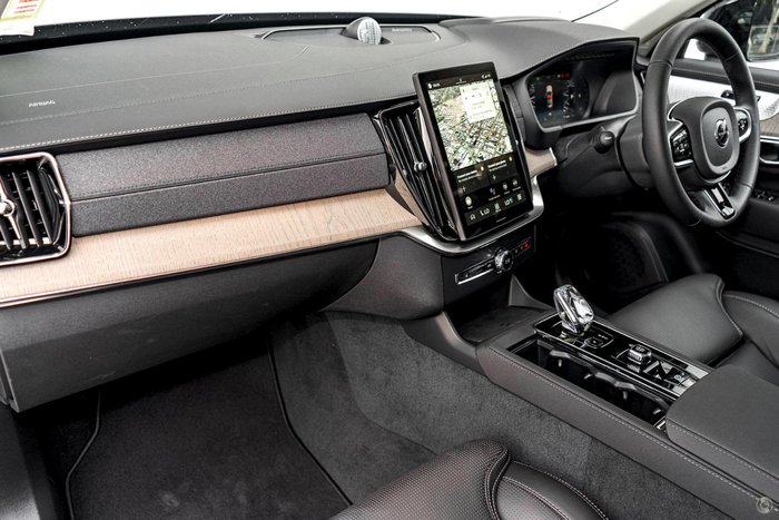 2026 Volvo XC90 Ultra B5 Dark