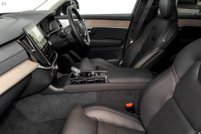 2026 Volvo XC90 Ultra B5 Dark