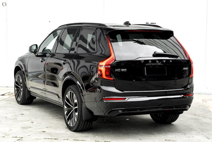 2026 Volvo XC90 Ultra B5 Dark