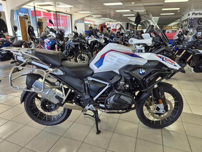2022 BMW