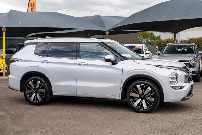 2025 Mitsubishi Outlander Exceed