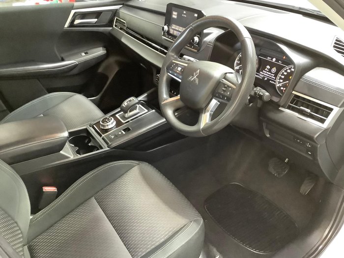 2023 Mitsubishi Outlander ES