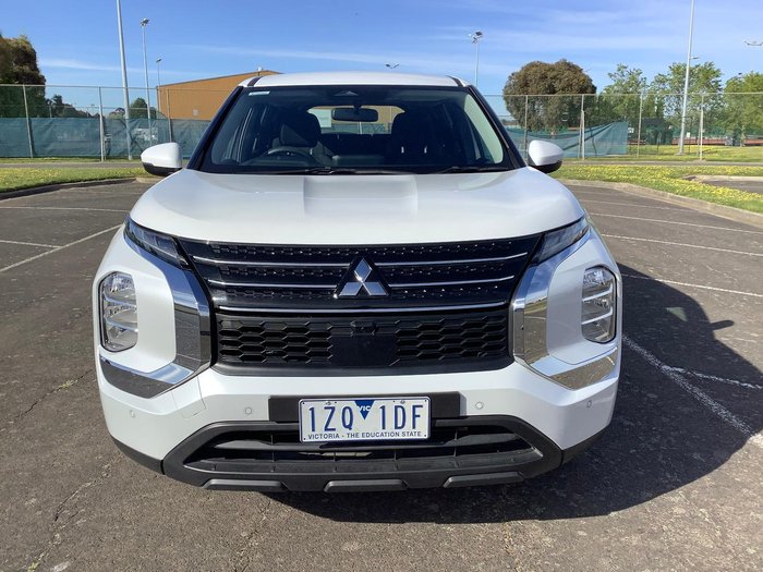2023 Mitsubishi Outlander ES