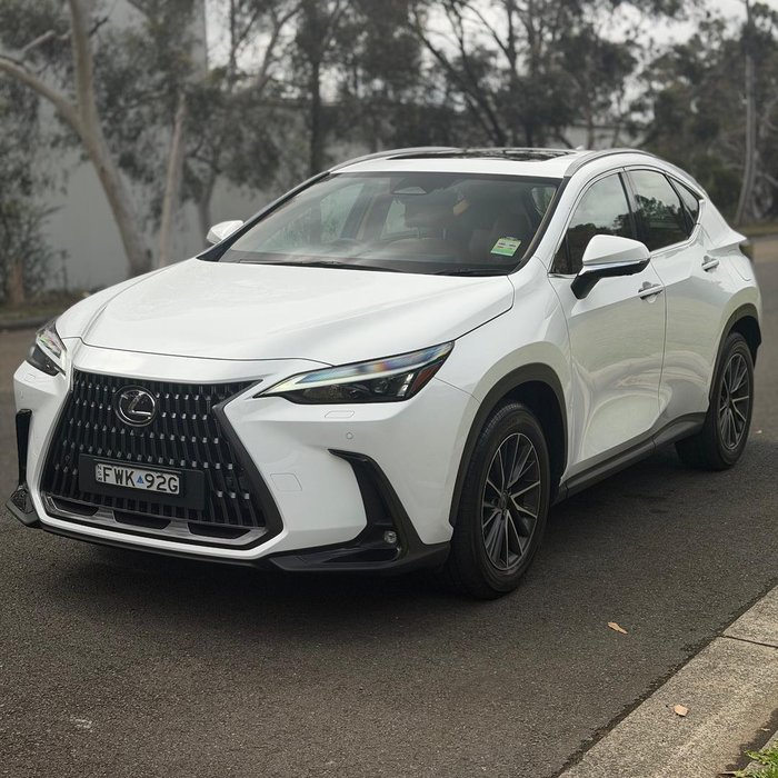 2026 Lexus NX 450h+ Luxury