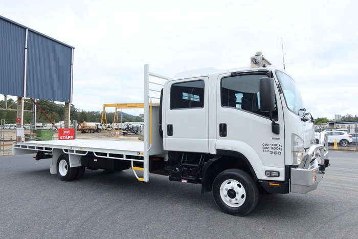2017 Isuzu F Series FRR110-260