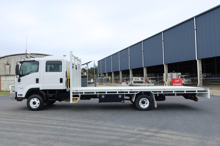 2017 Isuzu F Series FRR110-260