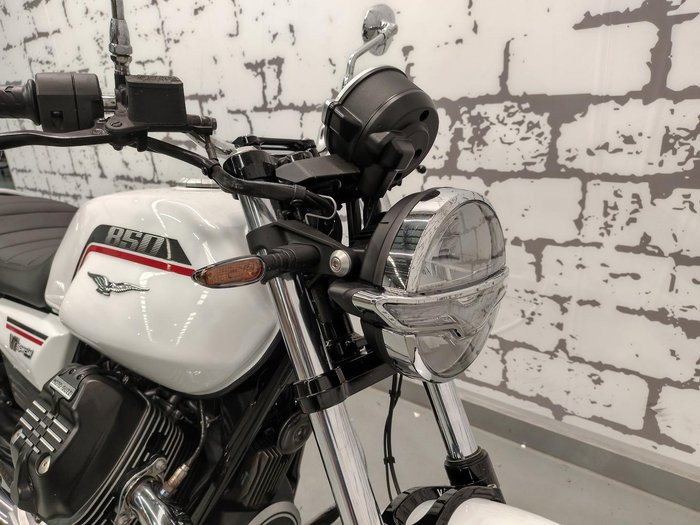 2025 Moto Guzzi V7 Special Special White