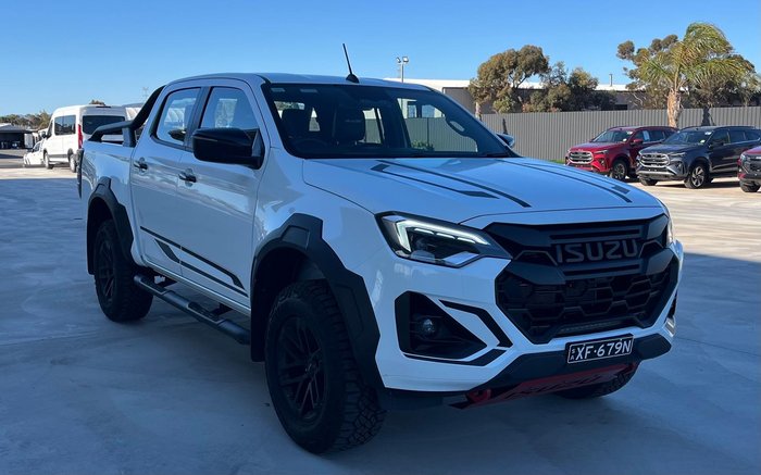 2025 Isuzu D-MAX BLADE