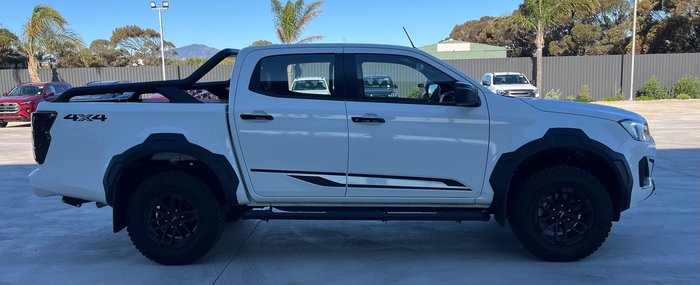 2025 Isuzu D-MAX BLADE