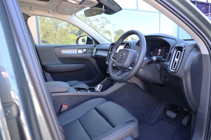 2026 Volvo XC40 Ultra B4 Dark