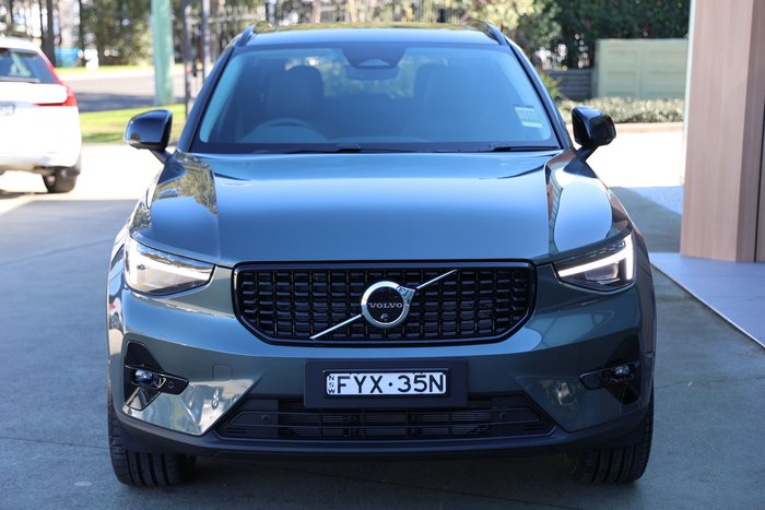 2026 Volvo XC40 Ultra B4 Dark