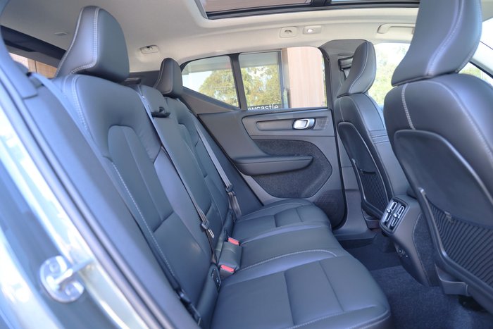 2026 Volvo XC40 Ultra B4 Dark