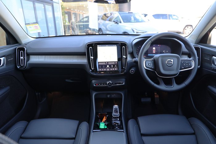 2026 Volvo XC40 Ultra B4 Dark