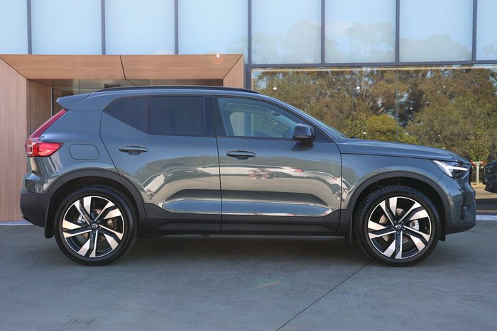 2026 Volvo XC40 Ultra B4 Dark