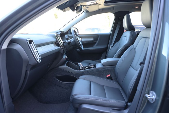 2026 Volvo XC40 Ultra B4 Dark