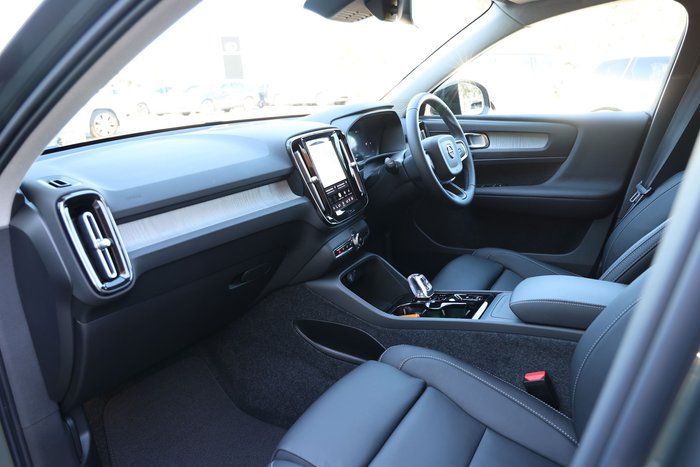2026 Volvo XC40 Ultra B4 Dark