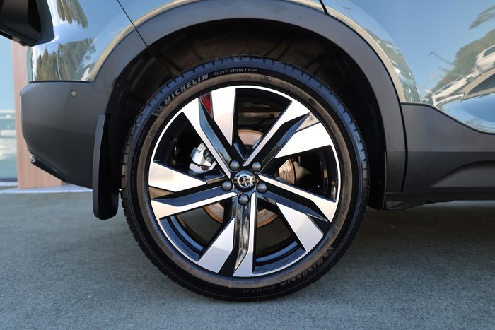 2026 Volvo XC40 Ultra B4 Dark